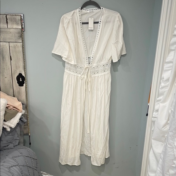 Ekouaer Dresses & Skirts - White Lace Trim kimono cover up long jacket nwt